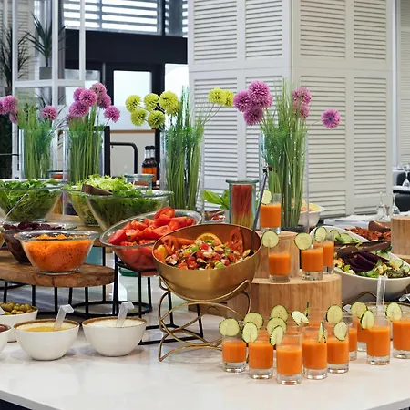 H10埃斯特波纳宫酒店 4*